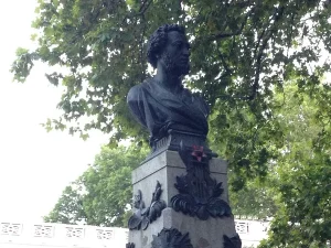 Odessa își ucide memoria | Demolarea statuii lui Pușkin